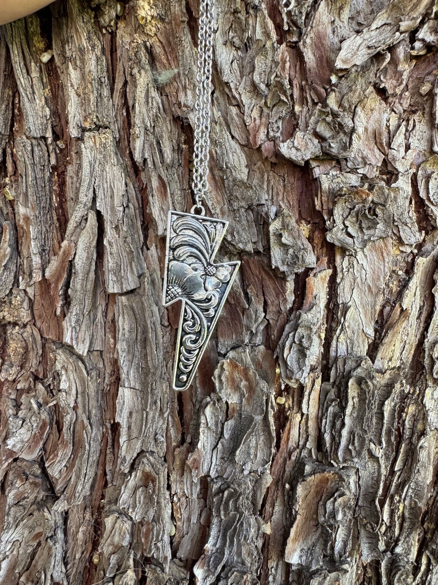 Tooled lightning bolt